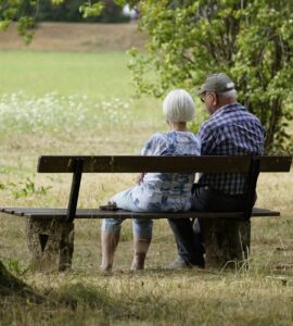 Pensione anticipata 2023- una coppia di ansiani